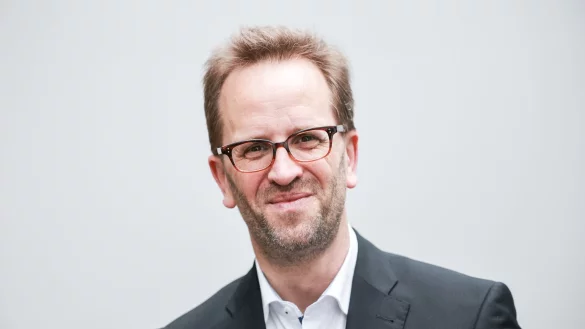 Klaus M&uuml;ller, Chef der Bundesnetzagentur, musste mehrere Stunden in einem liegengebliebenen ICE ausharren. - &copy; Christian Charisius/dpa/Archiv