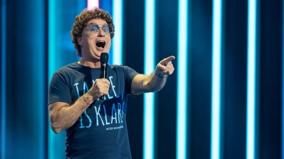 Der Comedian Atze Schröder führt sein Leben heute bewusster als früher. - © Monika Skolimowska/dpa