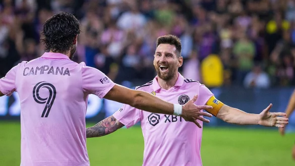 Weltmeister Lionel Messi (r) feierte mit Inter Miami den nächsten Sieg. - © Ariana Ruiz/PI via ZUMA Press Wire/dpa