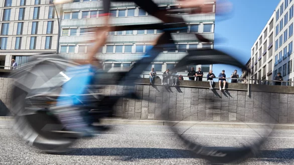 Der Veranstalter der Ironman-EM rechtfertigt die Fortsetzung des Wettkampfes. - &copy; Georg Wendt/dpa