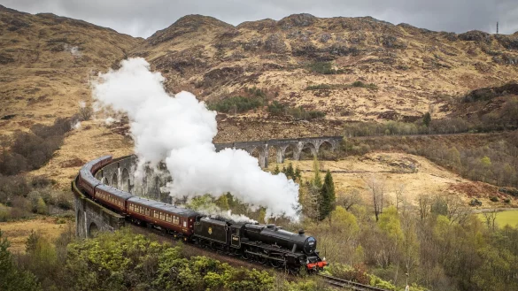 Der &laquo;Harry Potter&raquo;-Zug f&auml;hrt normalerweise zweimal t&auml;glich auf der Strecke zwischen Fort William nach Mallaig an der Westk&uuml;ste. - &copy; Jane Barlow/PA Wire/dpa