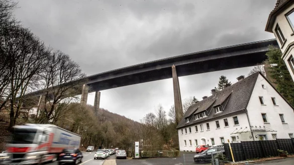 Die marode A45-Br&uuml;cke Rahmede. - &copy; Dieter Menne/dp/Archivbild