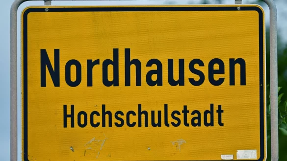 Bei der Stichwahl in Nordhausen k&ouml;nnen sich die W&auml;hlerinnen und W&auml;hler zwischen AfD-Kandidat J&ouml;rg Prophet und dem parteilosen Amtsinhaber Kai Buchmann entscheiden. - &copy; Martin Schutt/dpa