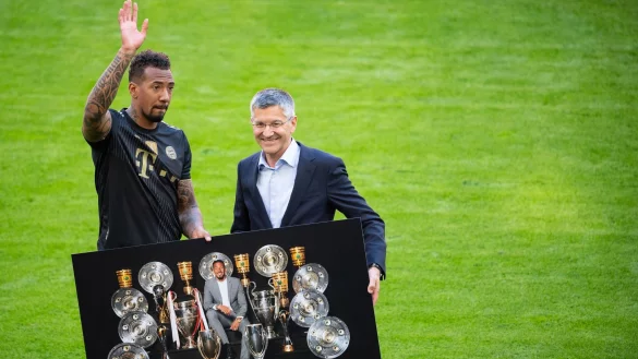 Kehrt Jérôme Boateng (l) zum FC Bayern zurück? - © Sven Hoppe/dpa
