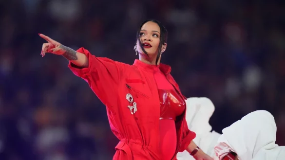 Mit ihrem Auftritt beim Super Bowl sorgte S&auml;ngerin Rihanna f&uuml;r Schlagzeilen. - &copy; Ross D. Franklin/AP/dpa