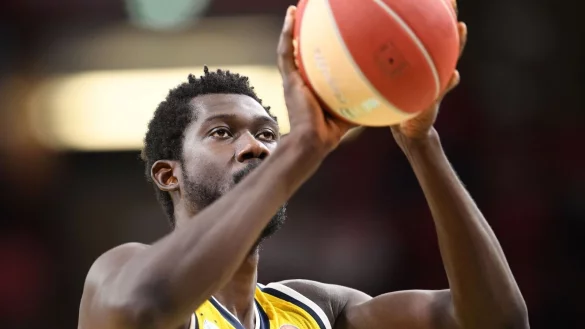 Zeigte beim Sieg gegen W&uuml;rzburg eine starke Leistung: Albas Christ Koumadje. - &copy; Tobias Hase/dpa/Archivbild