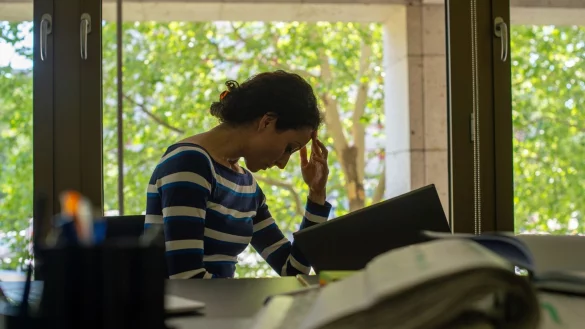 Ersch&ouml;pfung ist nicht gleich Ersch&ouml;pfung: W&auml;hrend der eine sich k&ouml;rperlich enorm schlapp f&uuml;hlt, kann die andere kaum einen klaren Gedanken fassen. - &copy; Klaus-Dietmar Gabbert/dpa-tmn