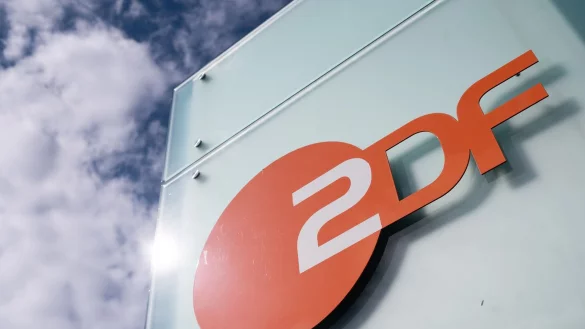 Das Logo des ZDF am Sendezentrum des Zweiten Deutschen Fernsehens in Mainz. - &copy; Sebastian Gollnow/dpa