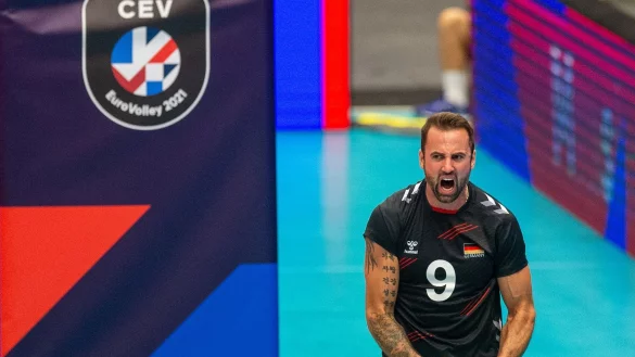 Deutschlands Georg Grozer kassierte im Match gegen Serbien eine Rote Karte. - &copy; Pry&egrave;ek Vladim&iacute;r/CTK/dpa