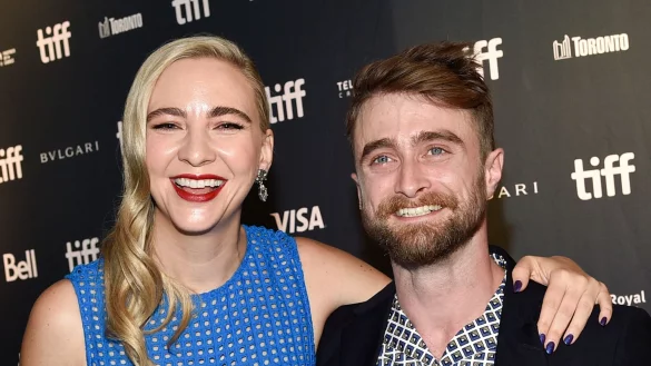Daniel Radcliffe, Schauspieler aus Gro&szlig;britannien, kommt gemeinsam mit seiner Freundin Erin Darke, Schauspielerin aus den USA, zur Premiere des Filmes &laquo;Weird: The Al Yankovic Story&raquo; beim Toronto International Film Festival (TIFF) im Royal Alexandra Theatre. - &copy; Evan Agostini/Invision/AP/dpa