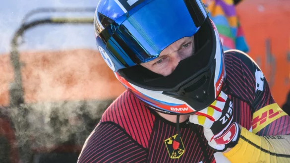 Francesco Friedrich liegt nach zwei L&auml;ufen 0,32 Sekunden hinter Johannes Lochner. - &copy; Robert Michael/dpa
