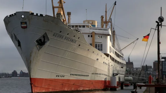 Die &laquo;Georg B&uuml;chner&raquo; Anfang Januar 2013 im Rostocker Stadthafen. - &copy; Bernd W&uuml;stneck/dpa-Zentralbild/dpa