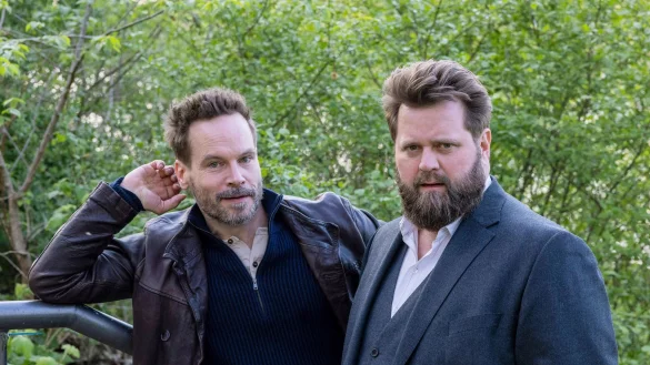 Die Schauspieler Wanja Mues (l) und Antoine Monot, Jr. spielen in der Fernsehserie &laquo;Ein Fall f&uuml;r Zwei&raquo; die beiden Hauptrollen. - &copy; Helmut Fricke/dpa