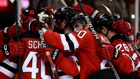 Die New Jersey Devils feiern ihren Sieg. - &copy; Adam Hunger/AP/dpa