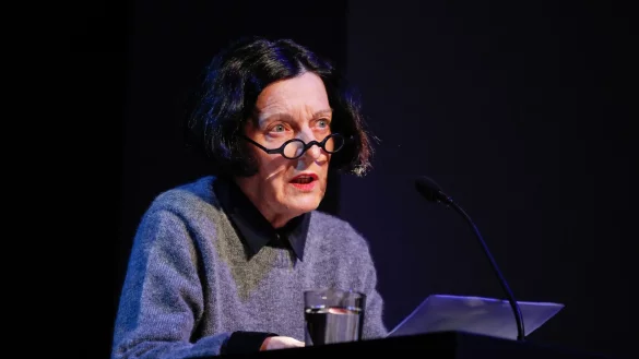 Herta M&uuml;ller bei einer Lesung: Die Literaturnobelpreistr&auml;gerin wird 70 Jahre alt. - &copy; Gerald Matzka/dpa