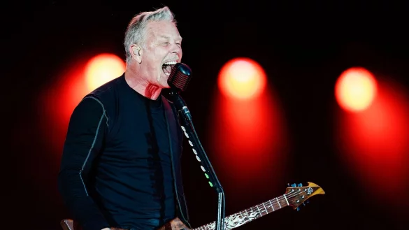 James Hetfield liegt mit seiner Band Metallica auf Platz eins der Album-Charts. - &copy; Uwe Anspach/dpa