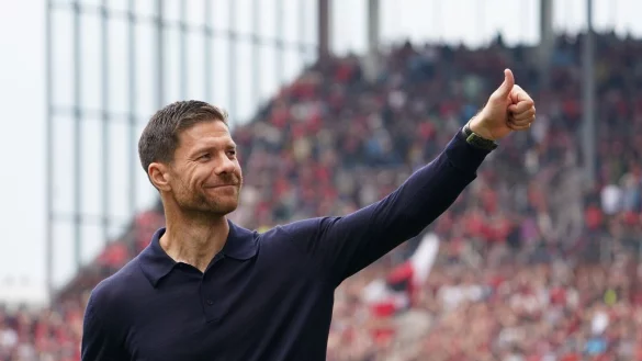 Kanns ich &uuml;ber einen neuen Keeper freuen: Leverkusen-Coach Xabi Alonso. - &copy; Marcus Brandt/dpa