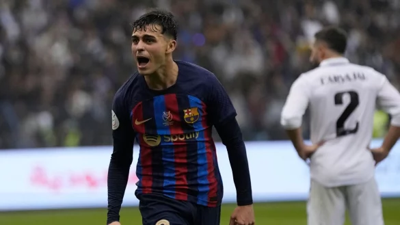 Barcelonas Pedri jubelt nach seinem Treffer. - &copy; Hussein Malla/AP/dpa