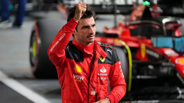 Der Spanier Carlos Sainz hat sich f&uuml;r das Rennen viel vorgenommen. - &copy; Vincent Thian/AP/dpa