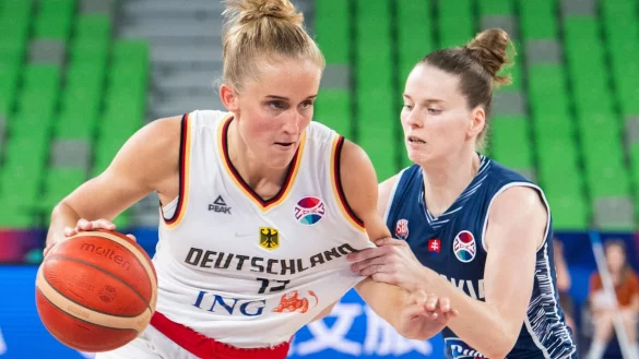 F&uuml;hrte Deutschland ins Viertelfinale: Leonie Fiebich (l). - &copy; Martin Baumann/TASR/dpa