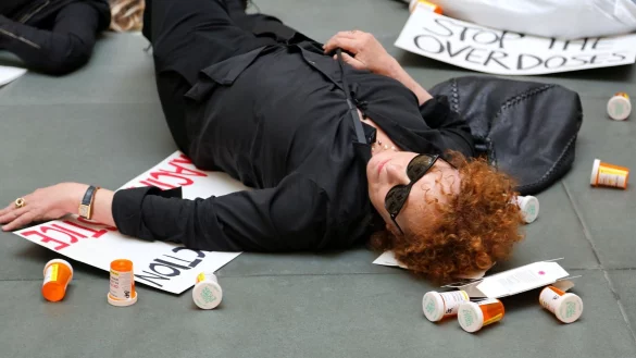 Die K&uuml;nstlerin und Aktivistin Nan Goldin in einer Szene des Dokumentarfilms "All the Beauty and the Bloodshed". - &copy; T.W. Collins/Participant Film/Plaion Pictures /dpa