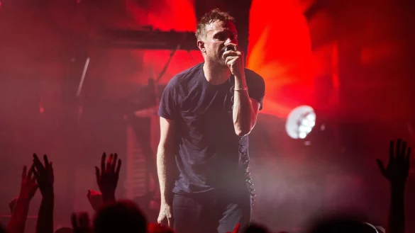 Damon Albarn 2017 bei einem Konzert in Berlin. - © Christophe Gateau/dpa