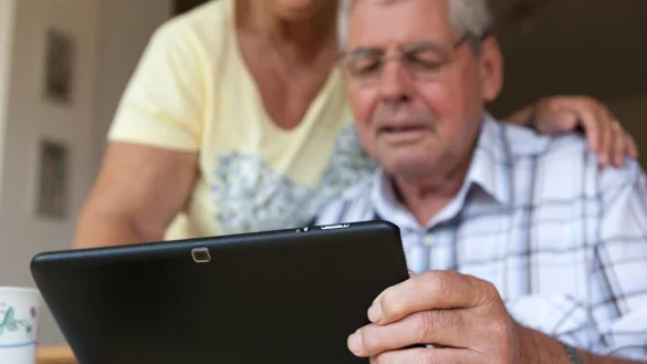 Freude sieht anders aus: Wer mit einem Bescheid der Rentenversicherung nicht einverstanden ist, kann Widerspruch dagegen einlegen. - © Silvia Marks/dpa-tmn