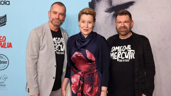 Ulf Leo Sommer (l-r), Franziska Giffey und Peter Plate bei der Premeire von &laquo;Romeo & Julia - Liebe ist Alles&raquo; im Stage Theater des Westens. - &copy; Gerald Matzka/dpa
