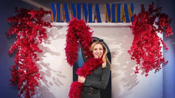 Die Volksmusik-S&auml;ngerin Stefanie Hertel probiert sich mit Abba-Songs auf der B&uuml;hne aus. - &copy; Morris Mac Matzen/Stage Entertainment/dpa