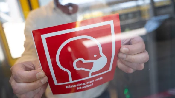 Am 1. M&auml;rz fallen die Testpflichten f&uuml;r den Zutritt zu Gesundheitseinrichtungen. Auch die Maskenpflicht f&uuml;r Besch&auml;ftigte in Praxen, Kliniken und Pflegeeinrichtungen wird aufgehoben. - &copy; Sebastian Gollnow/dpa