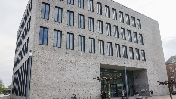 Das Justizzentrum, mit Amtsgericht, Sozialgericht und Arbeitsgericht in Gelsenkirchen - &copy; Oliver Berg/dpa