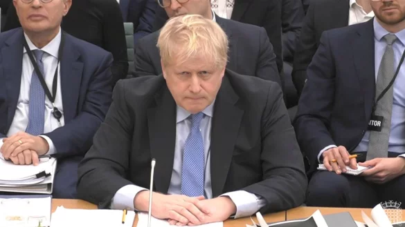 Ex-Premier Boris Johnson sagt vor dem Privilegienausschuss des Unterhauses in London aus. - &copy; House of Commons/UK Parliament/UK Parliament/AP/dpa