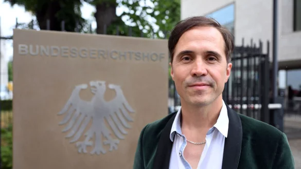 Kl&auml;ger Martin Kilger vor dem Bundesgerichtshof in Karlsruhe - &copy; Uli Deck/dpa