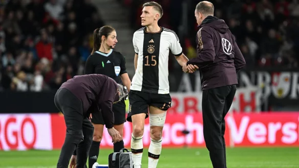 Nico Schlotterbeck musste gegen Peru ausgewechselt werden. - © Federico Gambarini/dpa