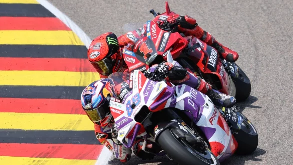 Jorge Martin aus Spanien vom Prima Pramac Racing Team vor Francesco Bagnaia aus Italien fahren auf dem Sachsenring. - &copy; Jan Woitas/dpa