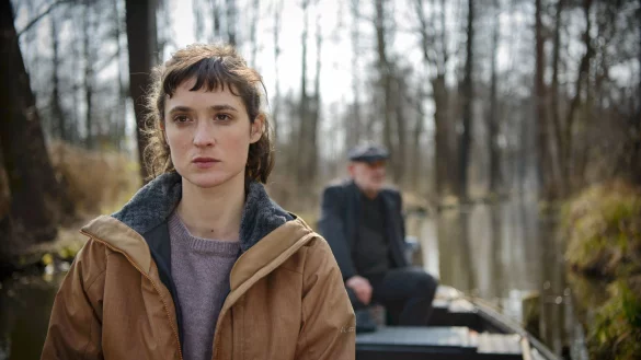 Maja Wichmann (Friederike Becht) und Kommissar Kr&uuml;ger (Christian Redl) im Spreewaldkrimi. - &copy; Armin Thoma&szlig;/ZDF/dpa