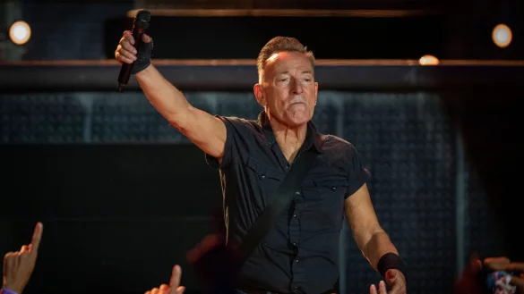 Bruce Springsteen und die E Street Band treten im Olympiastadion in Barcelona auf. - &copy; Emilio Morenatti/AP/dpa/Archivbild