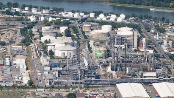 Die Industrieanlagen der BASF in Ludwigshafen: Der Konzern hat Zahlen vorgelegt. - &copy; Boris Roessler/dpa