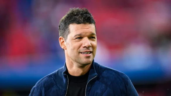 Für Michael Ballack braucht es aktuell keine Langzeitlösung auf dem Bundestrainer-Posten. - © Tom Weller/dpa