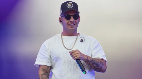 Pietro Lombardi freut sich &uuml;ber den kleinen Leano Romeo. - &copy; Georg Wendt/dpa