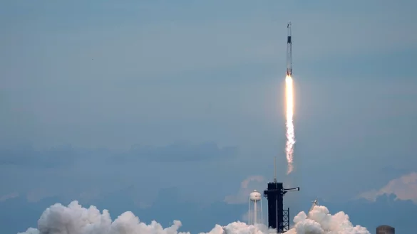 Die SpaceX Falcon 9-Rakete startete am 21. Mai in Cape Canaveral. - © John Raoux/AP