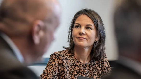 &laquo;Es war ein offenes, aber es war auch ein sehr direktes und ein klares Gespr&auml;ch&raquo;, sagt Au&szlig;enministerin Annalena Baerbock &uuml;ber das Telefonat mit ihrem iranischen Amtskollegen Hussein Amirabdollahian. - &copy; Michael Kappeler/dpa