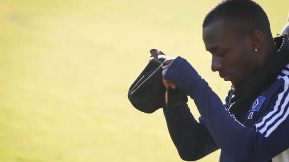 Nach dem Autounfall nahm Jean-Luc Domp&eacute; wieder am HSV-Training teil. - &copy; Christian Charisius/dpa