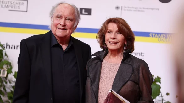Senta Berger und ihr Ehemann Michael Verhoeven bei der Verleihung des Deutschen Filmpreises 2023. - &copy; Gerald Matzka/dpa