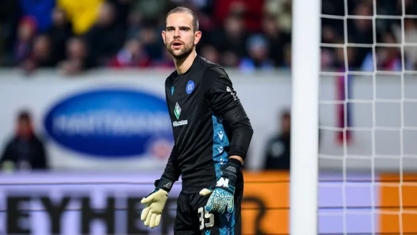 Fr&uuml;her war er als Fan in der Ostkurve des Berliner Olympiastadions, nun ist er wieder als Profi bei Hertha BSC: Marius Gersbeck. - &copy; Tom Weller/dpa