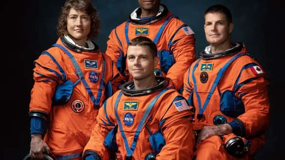 Die Nasa-Astronauten Christina Koch (l-r), Victor Glover und Reid Wiseman sowie Astronaut Jeremy Hansen von der kanadischen Weltraumbeh&ouml;rde. - &copy; Josh Valcarcel/Nasa/dpa