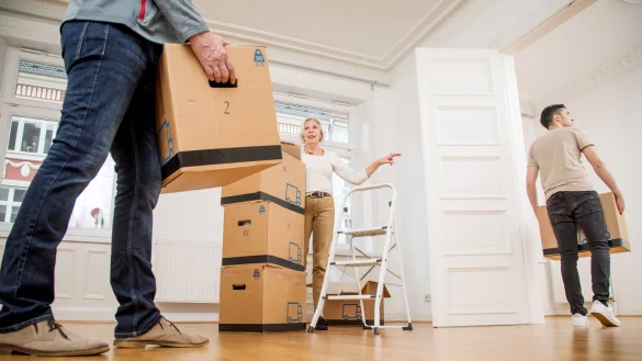 Packen, Ab- und Aufbau inklusive? Bei der Beauftragung eines Umzugsunternehmens kommt es auch auf die Details an. - &copy; Christin Klose/dpa-tmn