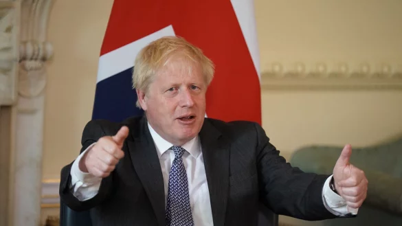 Der ehemalige britische Premierminister Boris Johnson droht laut Medienberichten mit einer Rebellion innerhalb der Konservativen Partei. - &copy; Aaron Chown/PA Wire/dpa