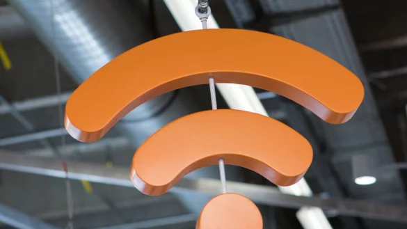 Der einzelne Router kommt in gro&szlig;en und verwinkelten Wohnungen gerne mal an seine Grenzen. Mesh-WLAN-Systeme sollen hier weiterhelfen. - &copy; Andrea Warnecke/dpa-tmn