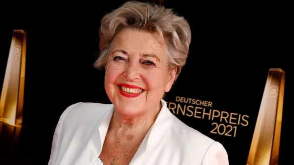 Schauspielerin Marie-Luise Marjan kommt zur Verleihung des Deutschen Fernsehpreises 2021. - &copy; Henning Kaiser/dpa/Archivbild